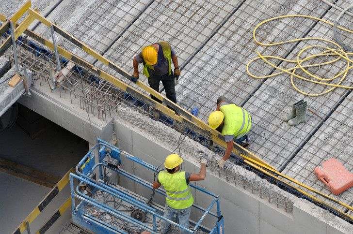 Au-total-lUnion-Europeenne-accueille-million-travailleurs-detaches-principalement-secteur-batiment-travaux-publics-BTP_0_728_484.jpg