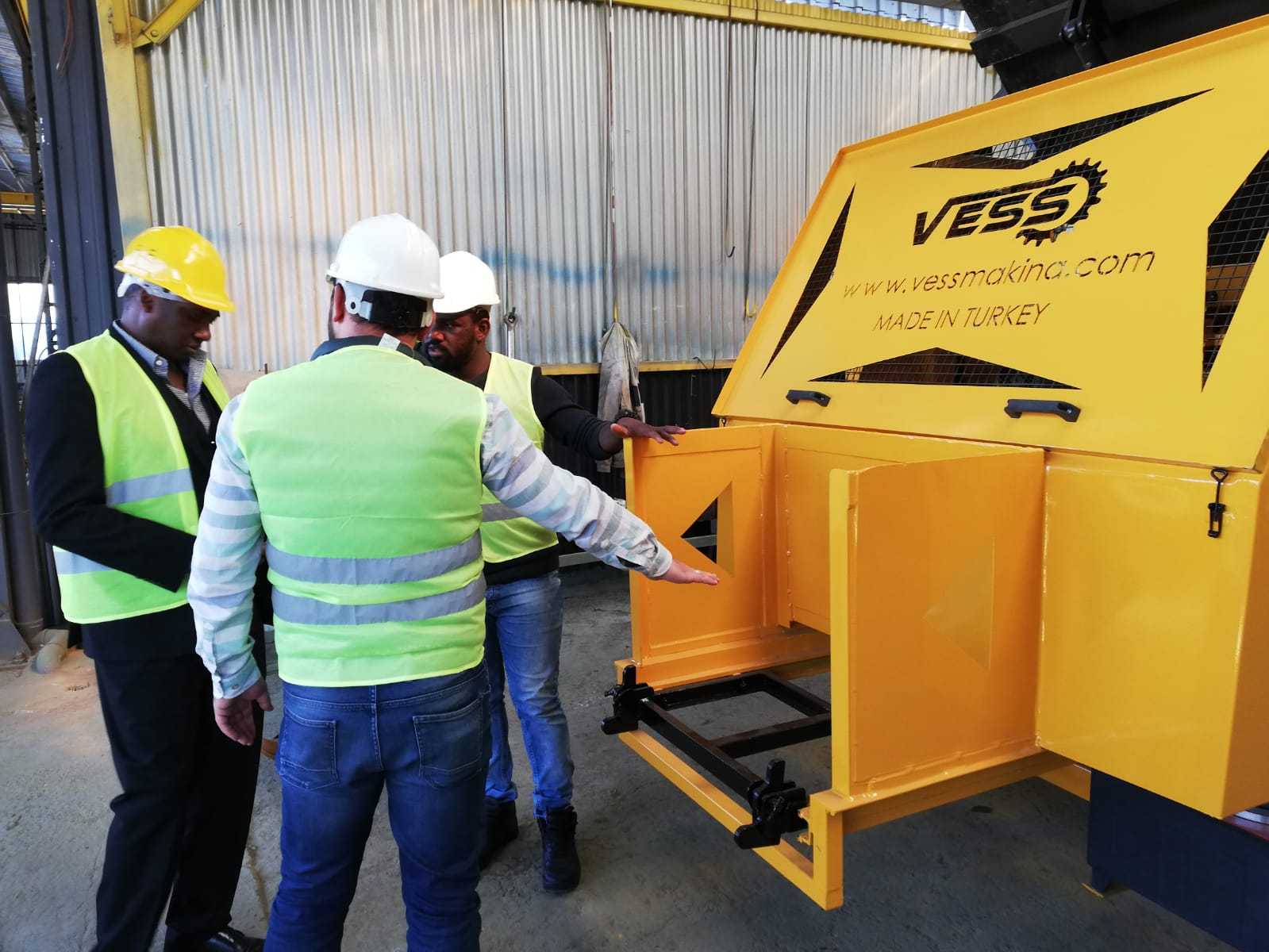 visite-de-notre-client-machine-compact-7