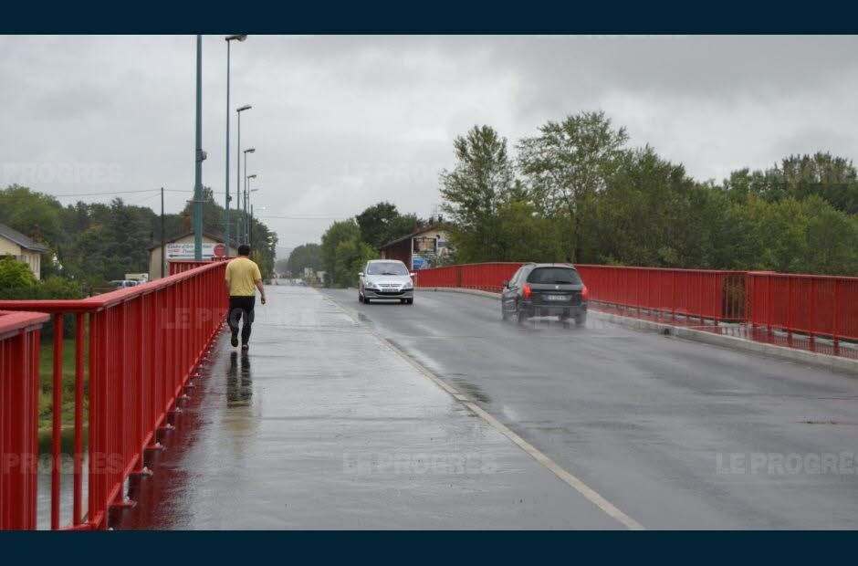 apres-deux-mois-de-travaux-le-pont-routier-sur-la-rd-1075-a-ete-renove-photo-henri-barth-1504466099.jpg