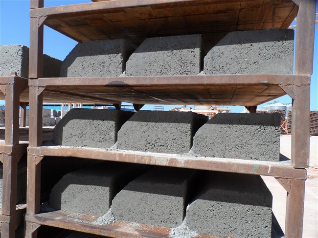 beton_fabrication_bordure_t1_t2_t3_machine_de_bordure_00.jpeg