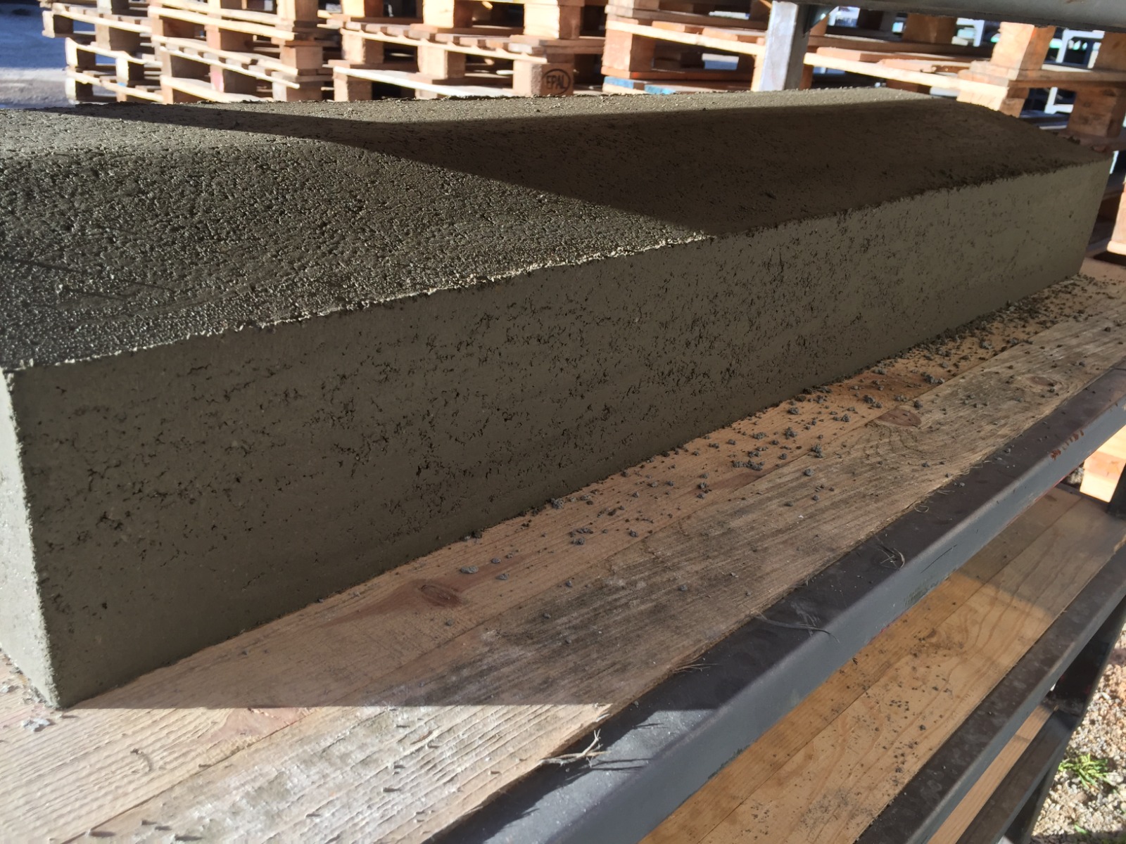 beton_fabrication_bordure_t1_t2_t3_machine_de_bordure_02.jpg