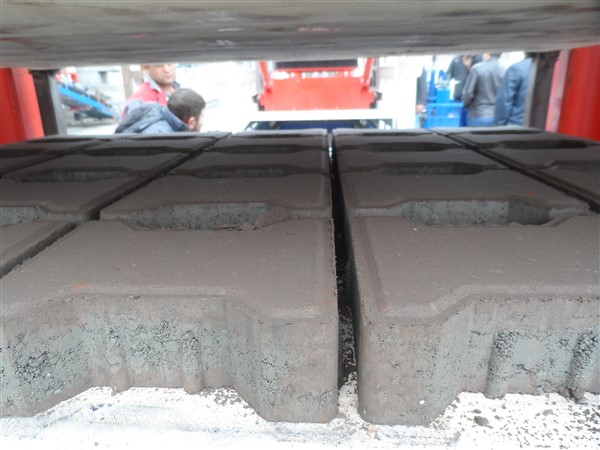 combien_coûte_une_usine_de_machine_de_pave_machine_a_parpaing_machine_a_brique_01.jpg