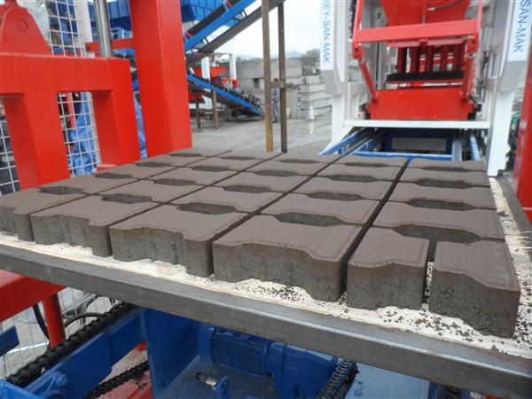 combien_coûte_une_usine_de_machine_de_pave_machine_a_parpaing_machine_a_brique_02.jpg