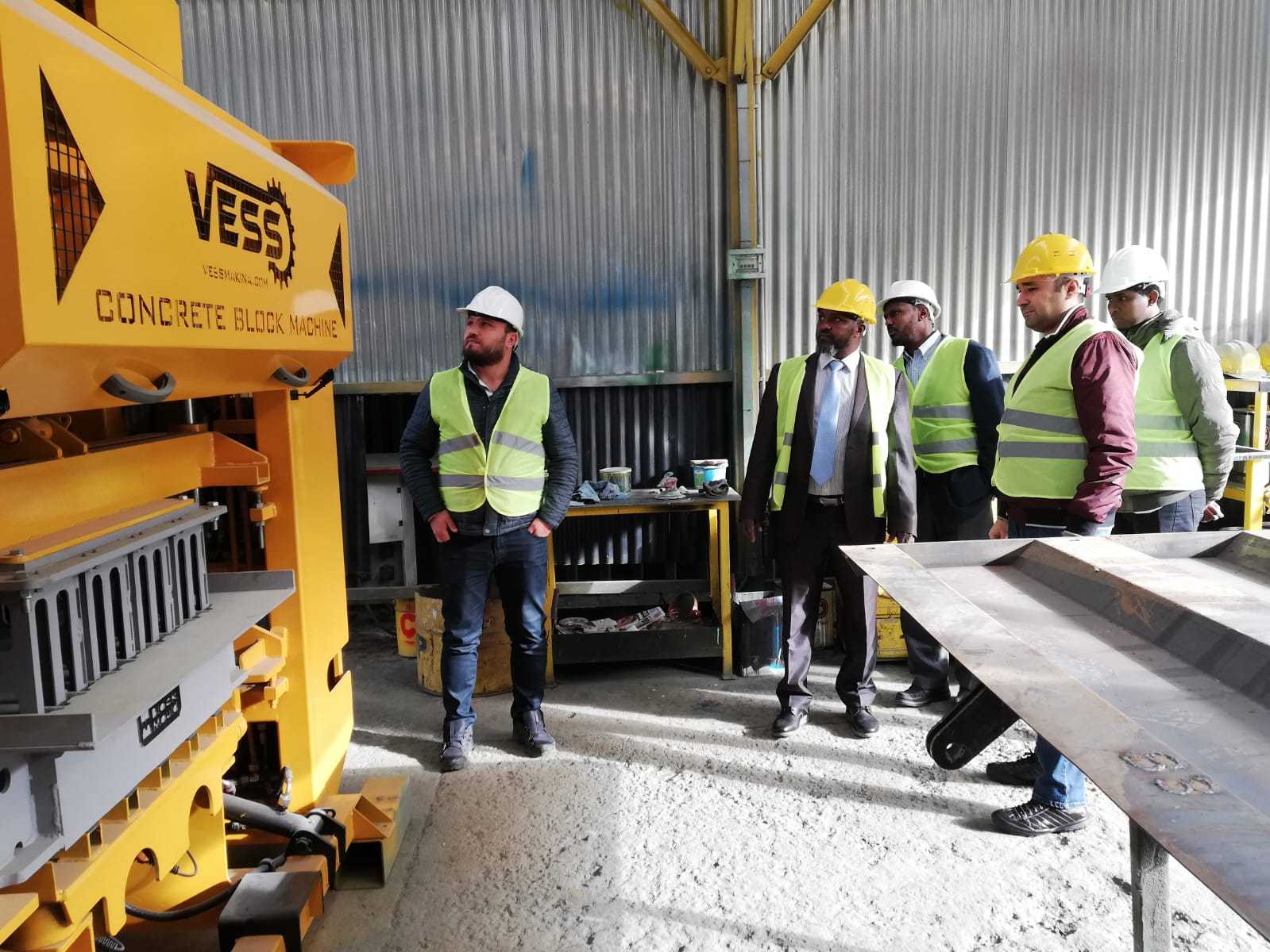 la visite de notre client somalien a l usine de fabrication de parpaing Bloc a béton en turquie 2