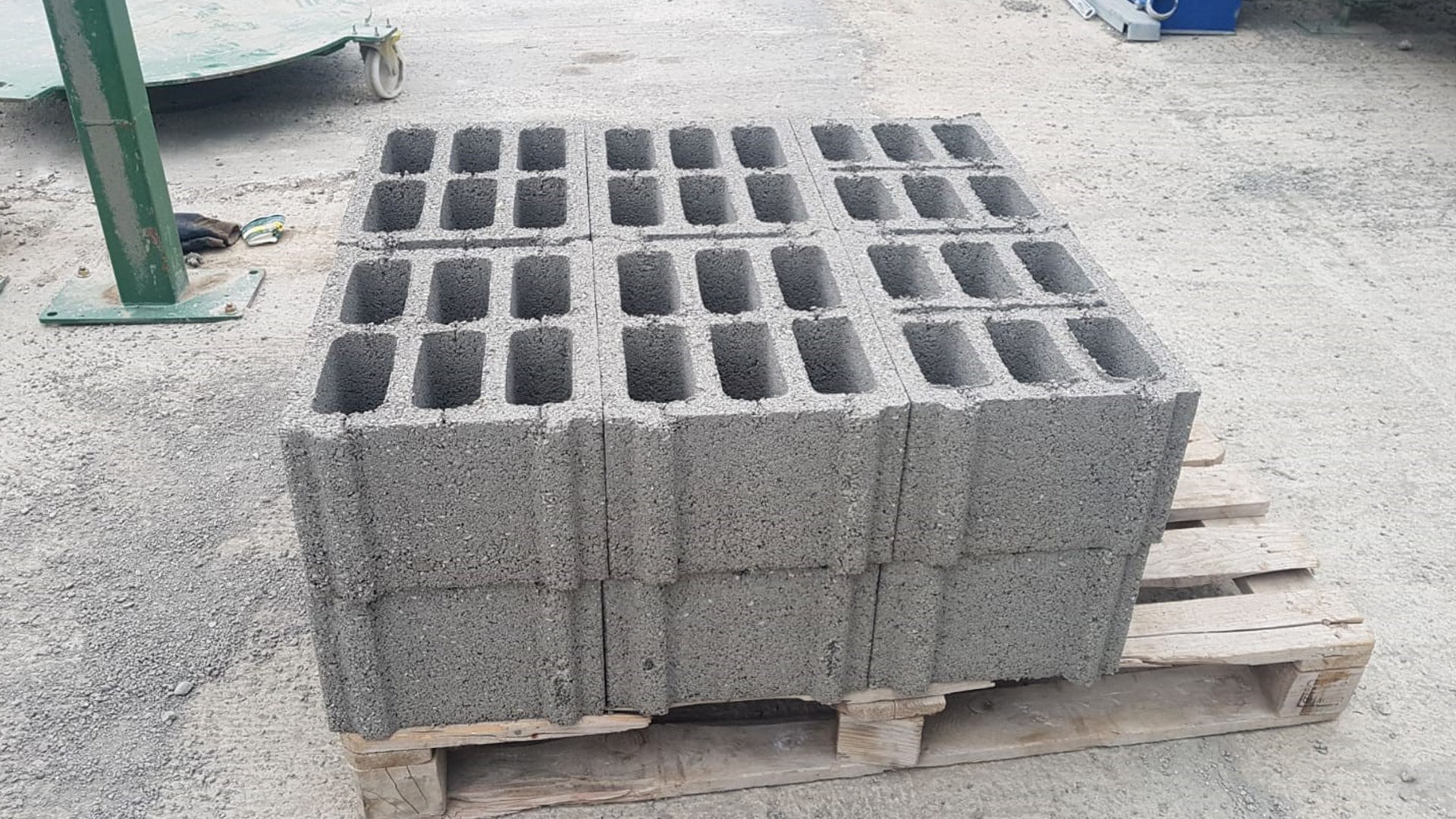 machine_de_fabrication_de_parpaing_02.jpg