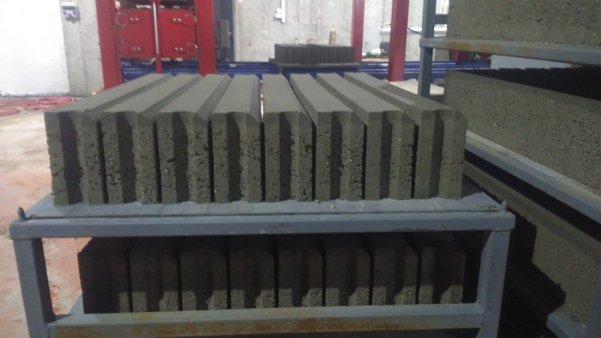 machine_de_fabrication_de_parpaing_04.jpg