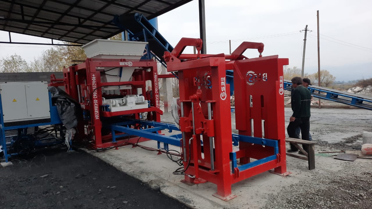 machine_de_fabrication_de_parpaing_brique_01.jpeg