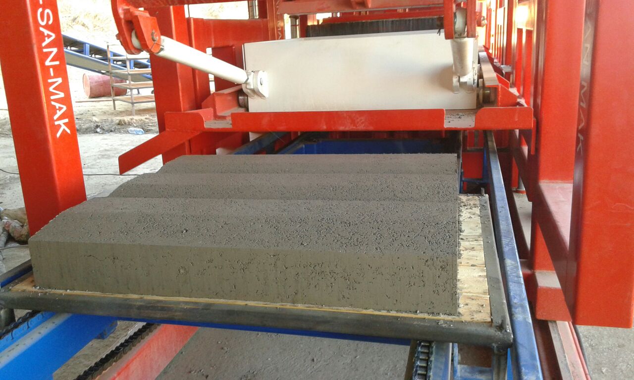 machine_à_bordure_machine_fabrication_de_bordure_en_béton_prs_402_automatique_03.jpg