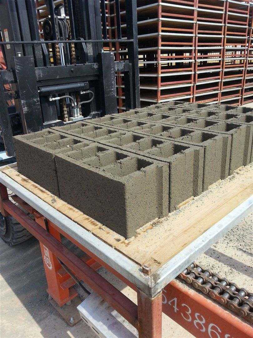 pondeuse-de-brique-machine-a-parpaing.jpg