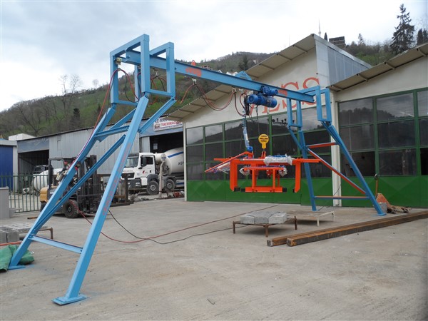 robot de cubage, robot de collection de brique, robot de recuperation des Briques sur les palettes, robot de collection de pave, robot de recuperation des pavé sur les palettes, robot de collection de bordure, robot de collection de bloc de beton, robot de recuperation des parpaing sur les palettes