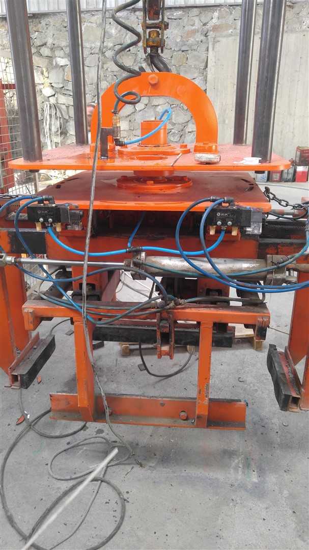 robot de cubage, robot de collection de brique, robot de recuperation des Briques sur les palettes, robot de collection de pave, robot de recuperation des pavé sur les palettes, robot de collection de bordure, robot de collection de bloc de beton, robot de recuperation des parpaing sur les palettes