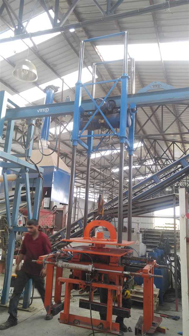 robot de cubage, robot de collection de brique, robot de recuperation des Briques sur les palettes, robot de collection de pave, robot de recuperation des pavé sur les palettes, robot de collection de bordure, robot de collection de bloc de beton, robot de recuperation des parpaing sur les palettes